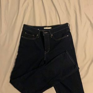 Levi 314 shaping women’s pant straight leg size 30. Like brand new.